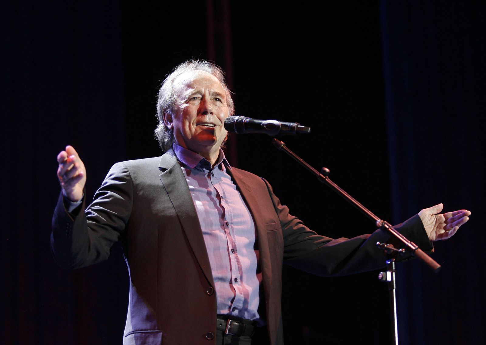 El cantautor Joan Manuel Serrat, en un concierto en Córdoba.