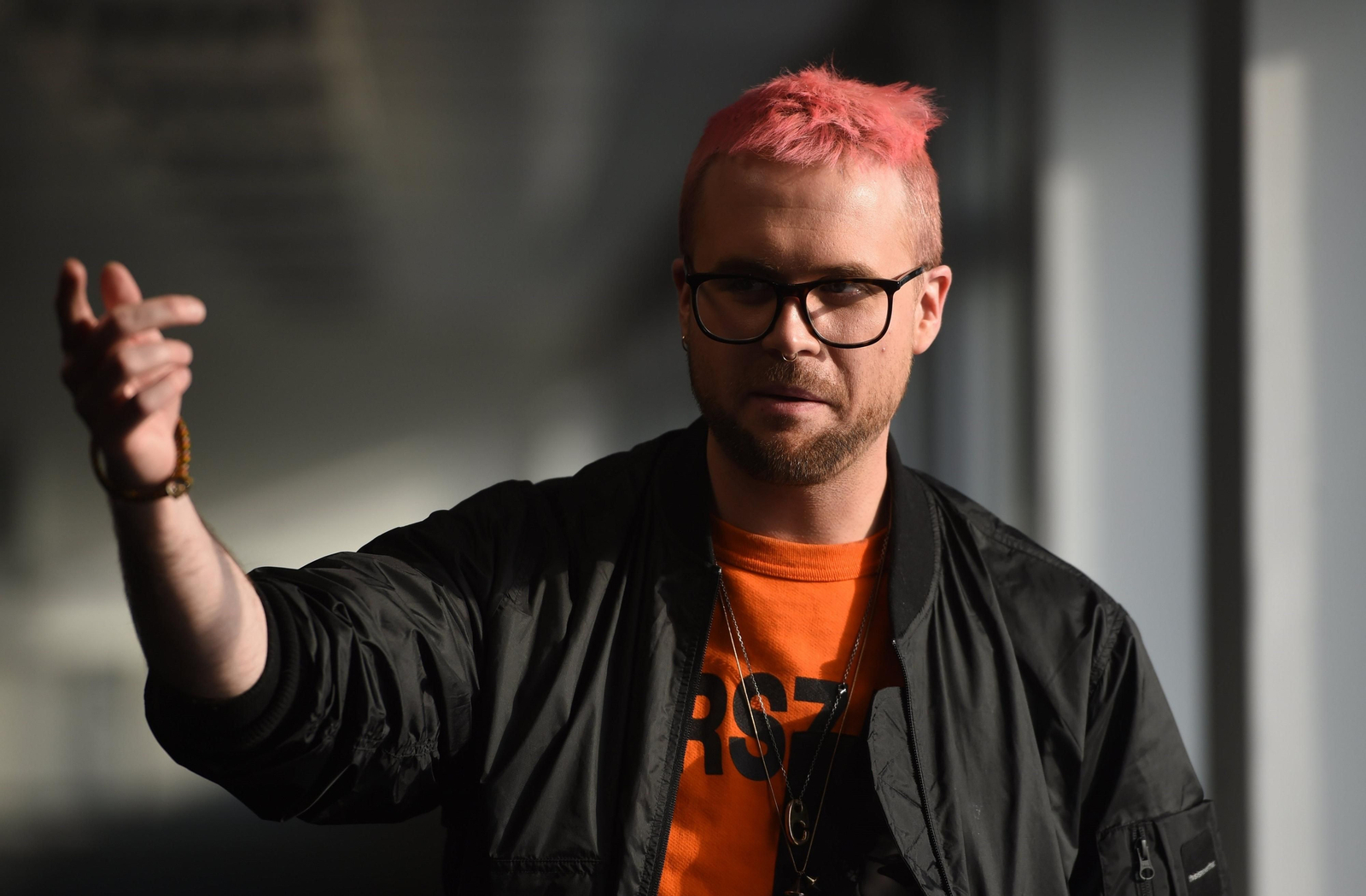 Uno de los fundadores de Cambridge Analytica, Christopher Wylie, posa en las oficinas de sus abogados en Londres.