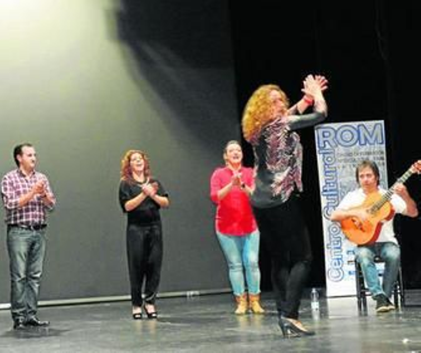Cante, baile y toque al finalizar la presentación, ayer, en el Conservatorio Superior de Danza.