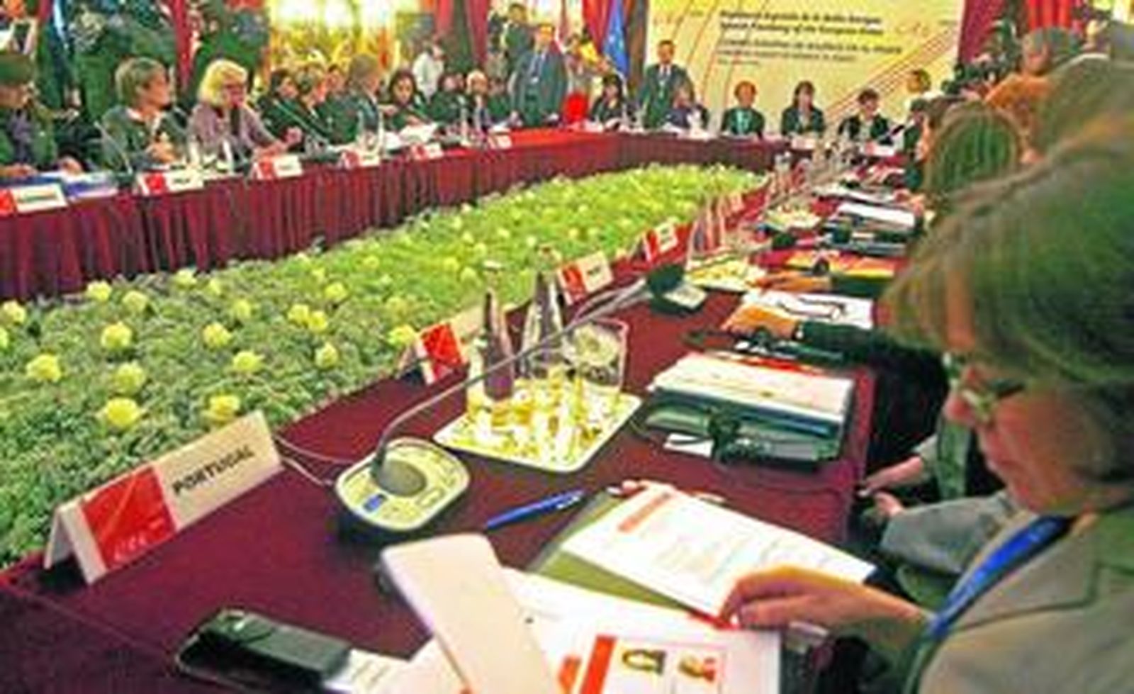 El Salón Regio acogió la reunión de trabajo de las ministras durante toda la jornada.