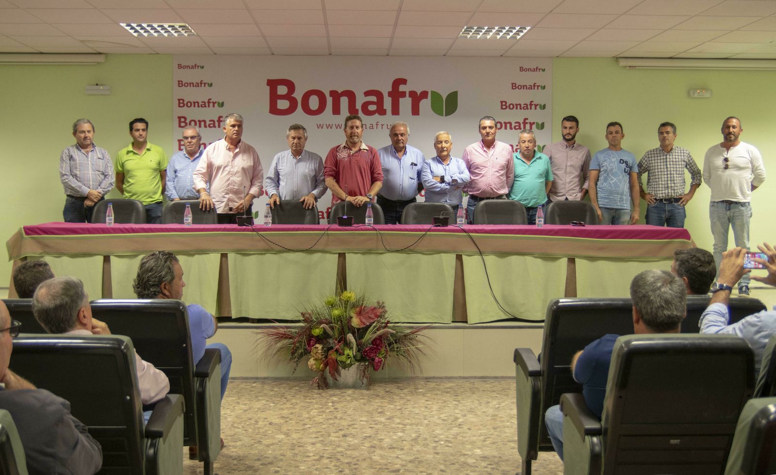 Los miembros elegidos de la nueva junta directiva de la Plataforma de los Regadíos.