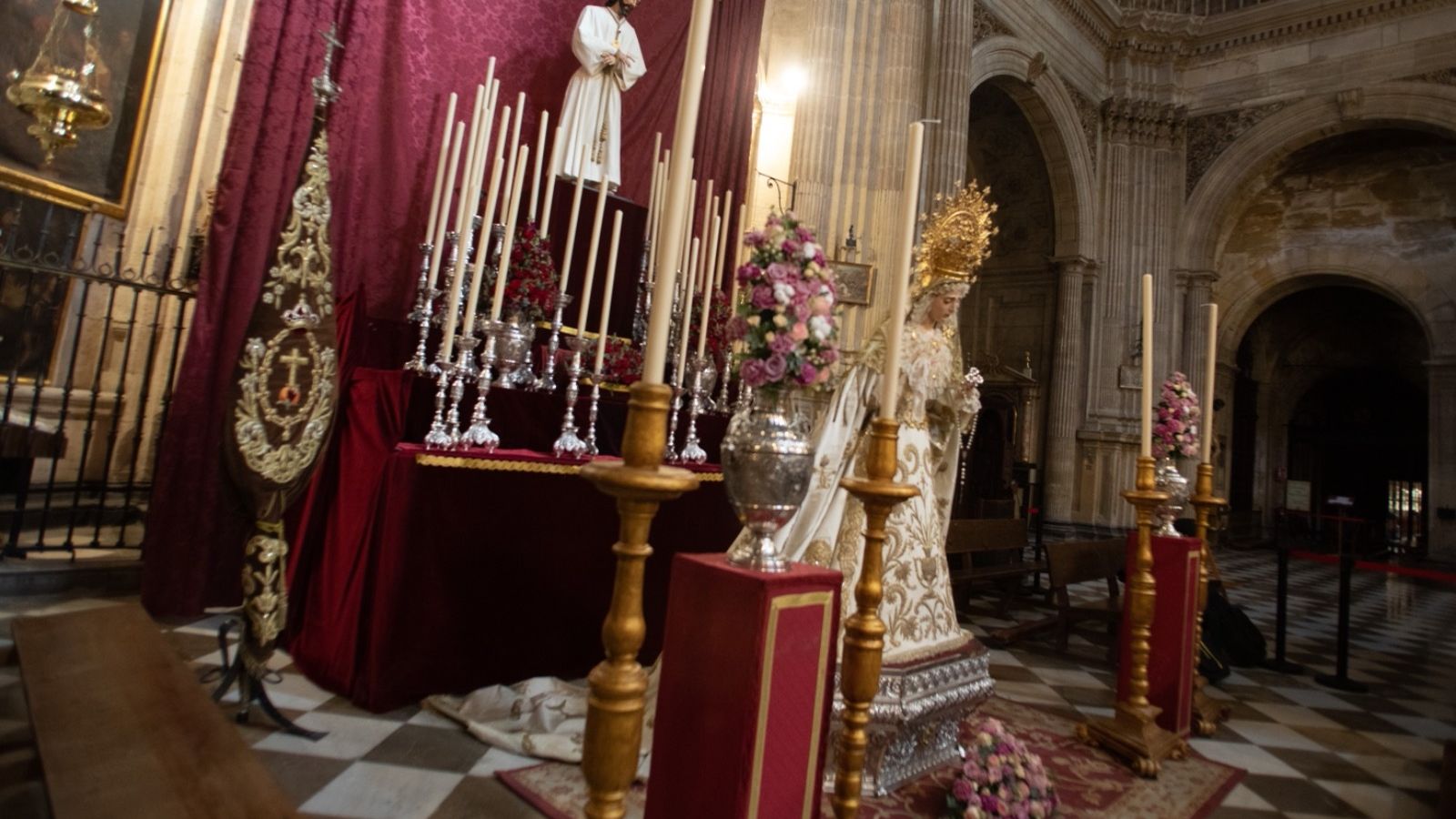 Este es el altar erigido por la Hermandad de la Encarnación en la iglesia del Sagrario