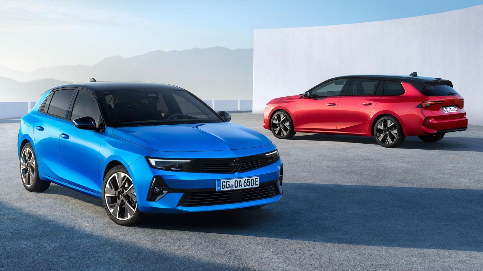 Los Astra ofrecen una amplia variedad de tecnologías de propulsión electrificada y particularmente, en cuanto a híbridos enchufables, con dos versiones.