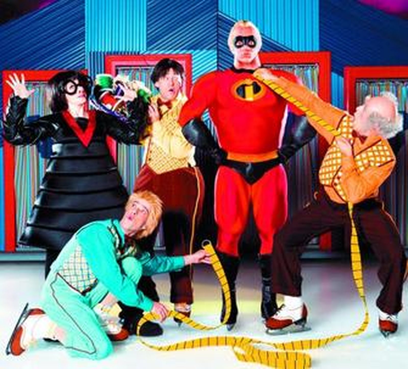 Algunos de los personajes que participan en el montaje 'Aventuras en Disneyland'.