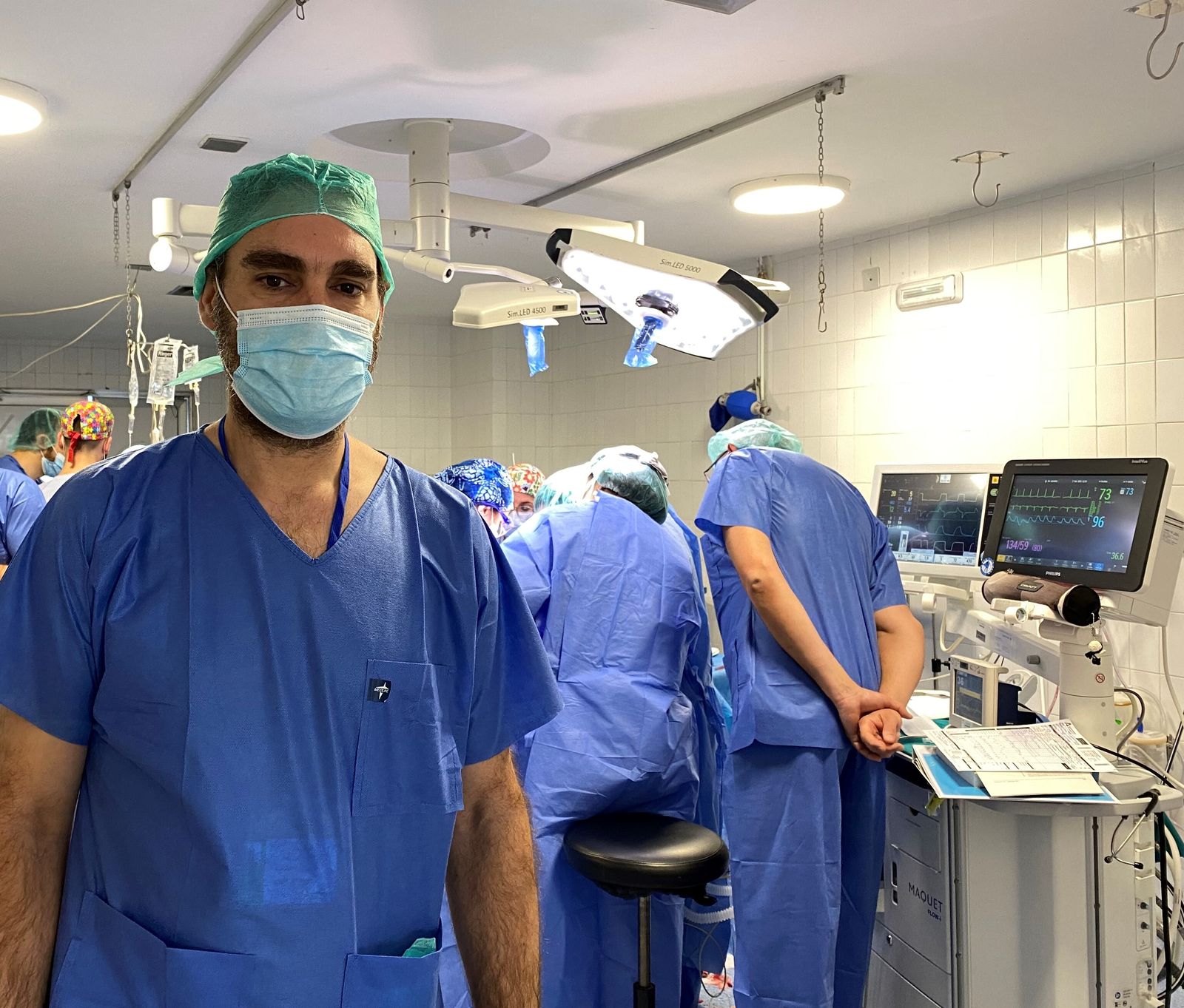 El coordinador del área del Servicio de Cirugía Oral, Máxilofacial y Estomatología, Javier Herce, en quirófano.