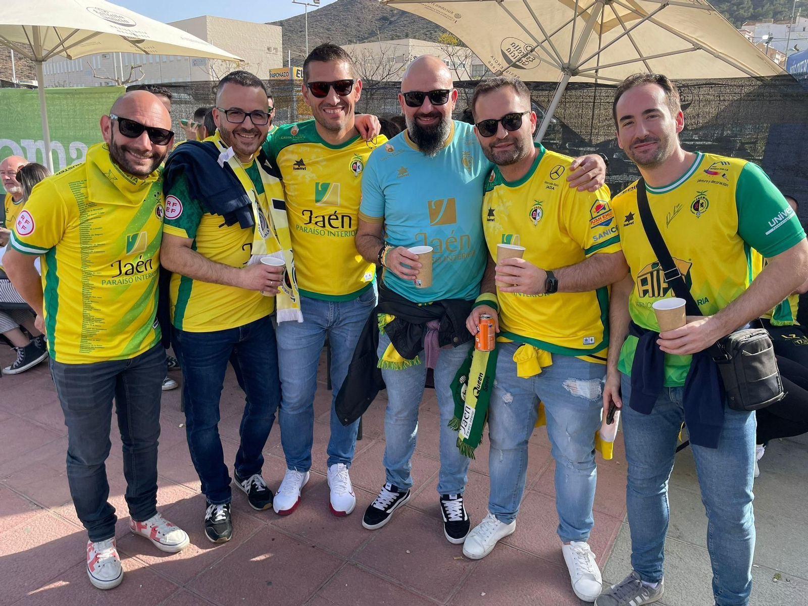 Fotogalería | La afición del Jaén Paraíso Interior FS tiñe Cartagena de amarillo
