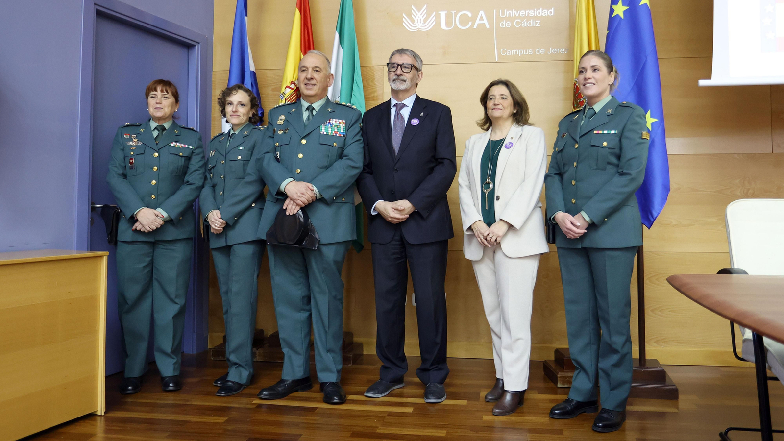 La mujer en la Guardia Civil, debate en la UCA en Jerez con motivo del 8M