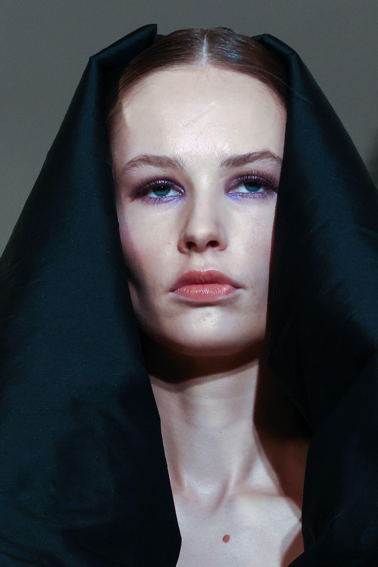 Juana Martín presenta su colección 'La Rosée' en la pasarela de Alta Costura de París, en imágenes