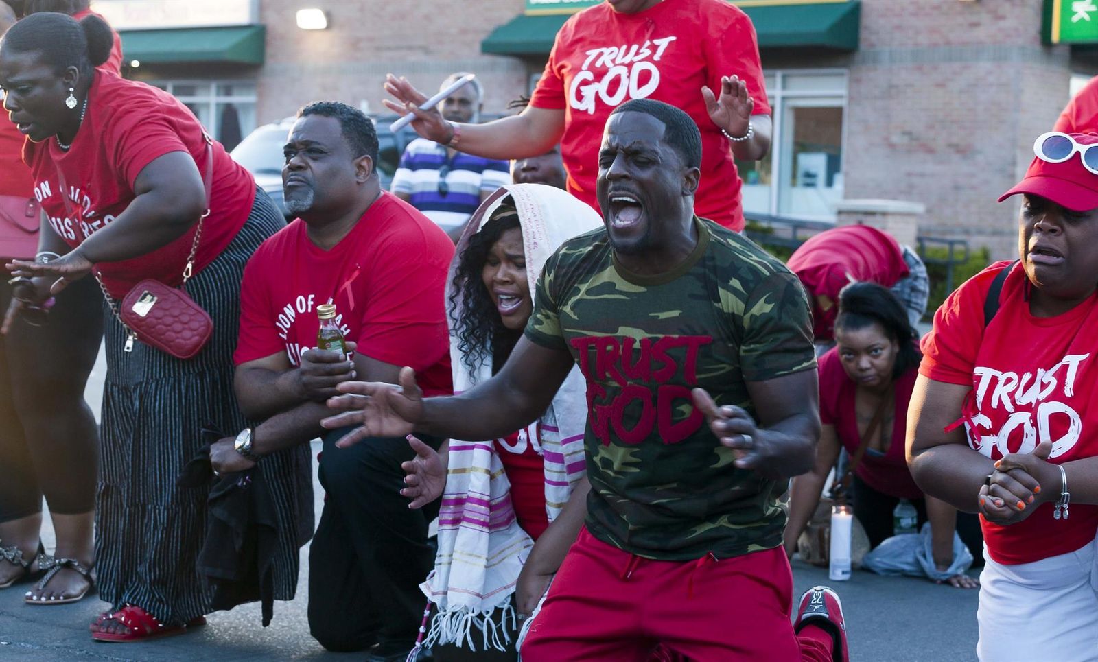 Manifestación tras la masacre de Buffalo, auspiciada por un seguidor de la teoría