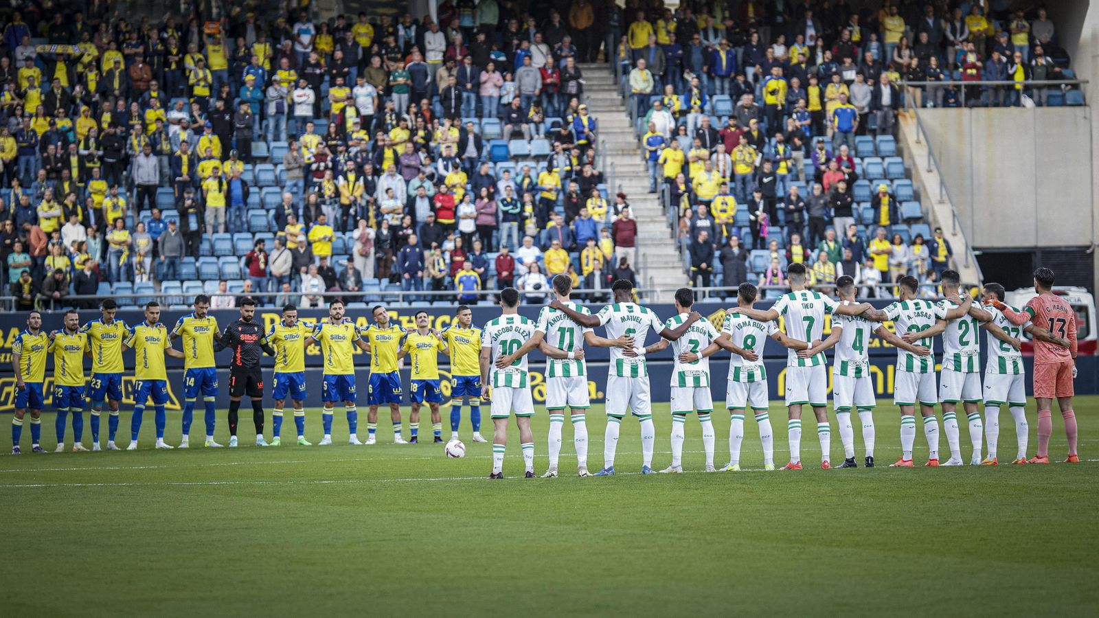 Búscate entre las imágenes del partido de fútbol entre Cádiz CF y Córdoba CF