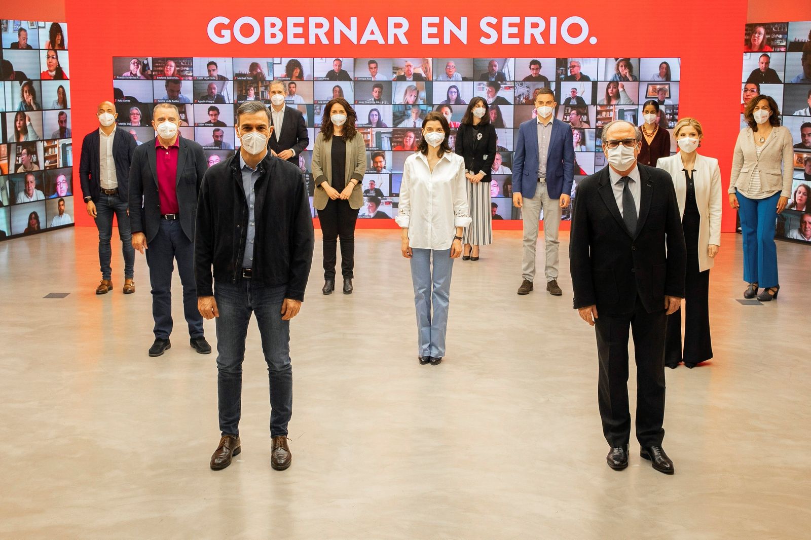 El presidente del Gobierno, Pedro Sánchez, junto al candidato socialista para la presidencia de la Comunidad de Madrid, Ángel Gabilondo, este sábado.