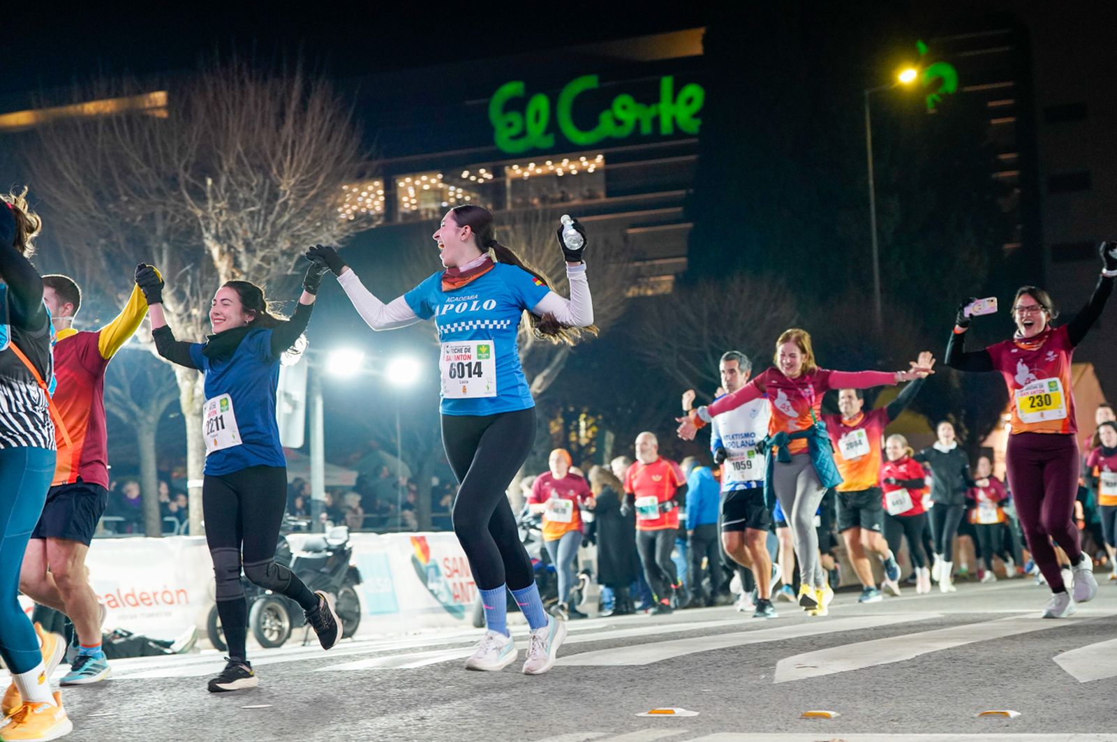 En imágenes: búscate en tu llegada a meta de la Carrera de San Antón 2026 (2)