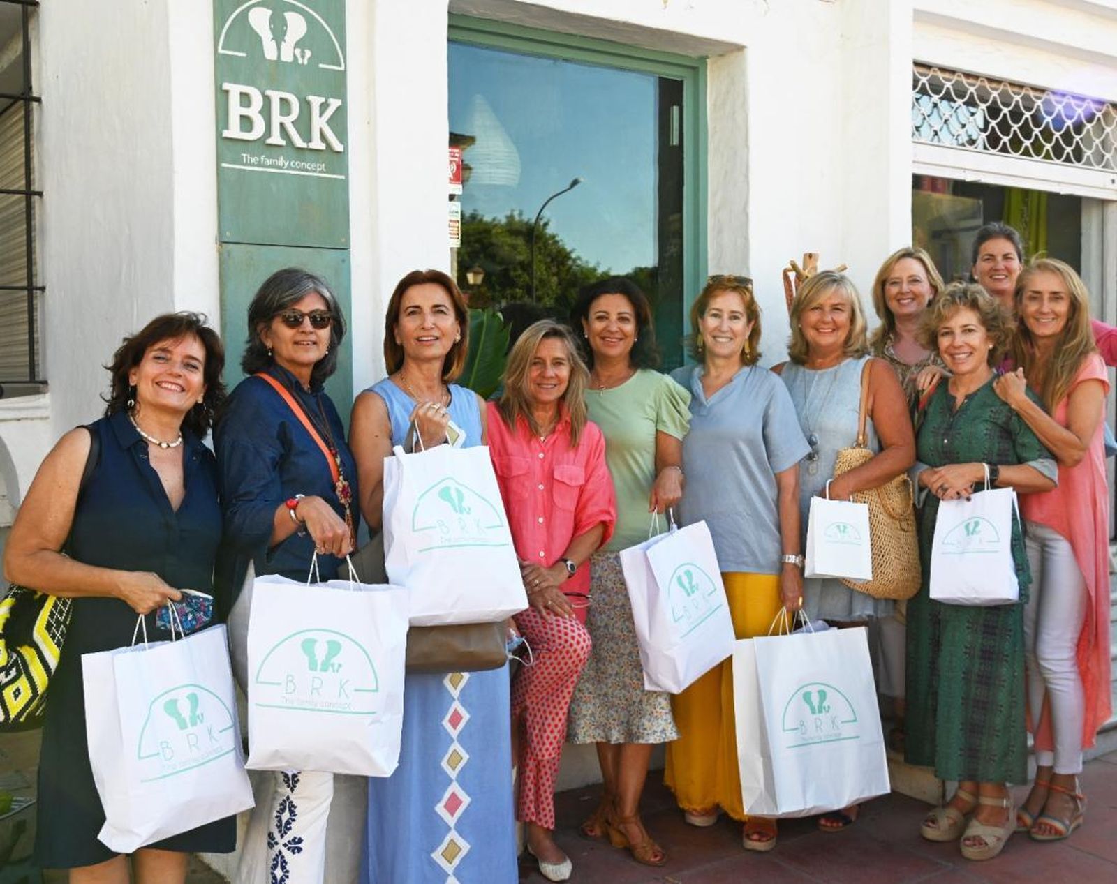 La propietaria María José Fernández Rivas con Olga Plaza, Cristina Lomas, Anabel Vélez, Maite Sampalo, Pati Cifuentes, Marita Mellado, Rocío Rodríguez Ortega, Mónica Lomas, Sandra Florido y  Betina Pérez Dorao.