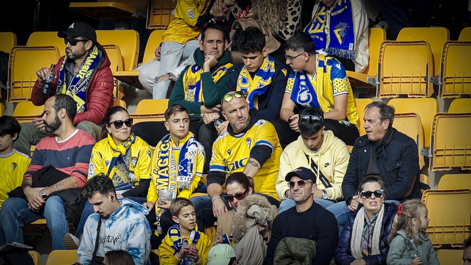 Búscate entre las fotos del partido de fútbol Cádiz CF - Albacete Balompié