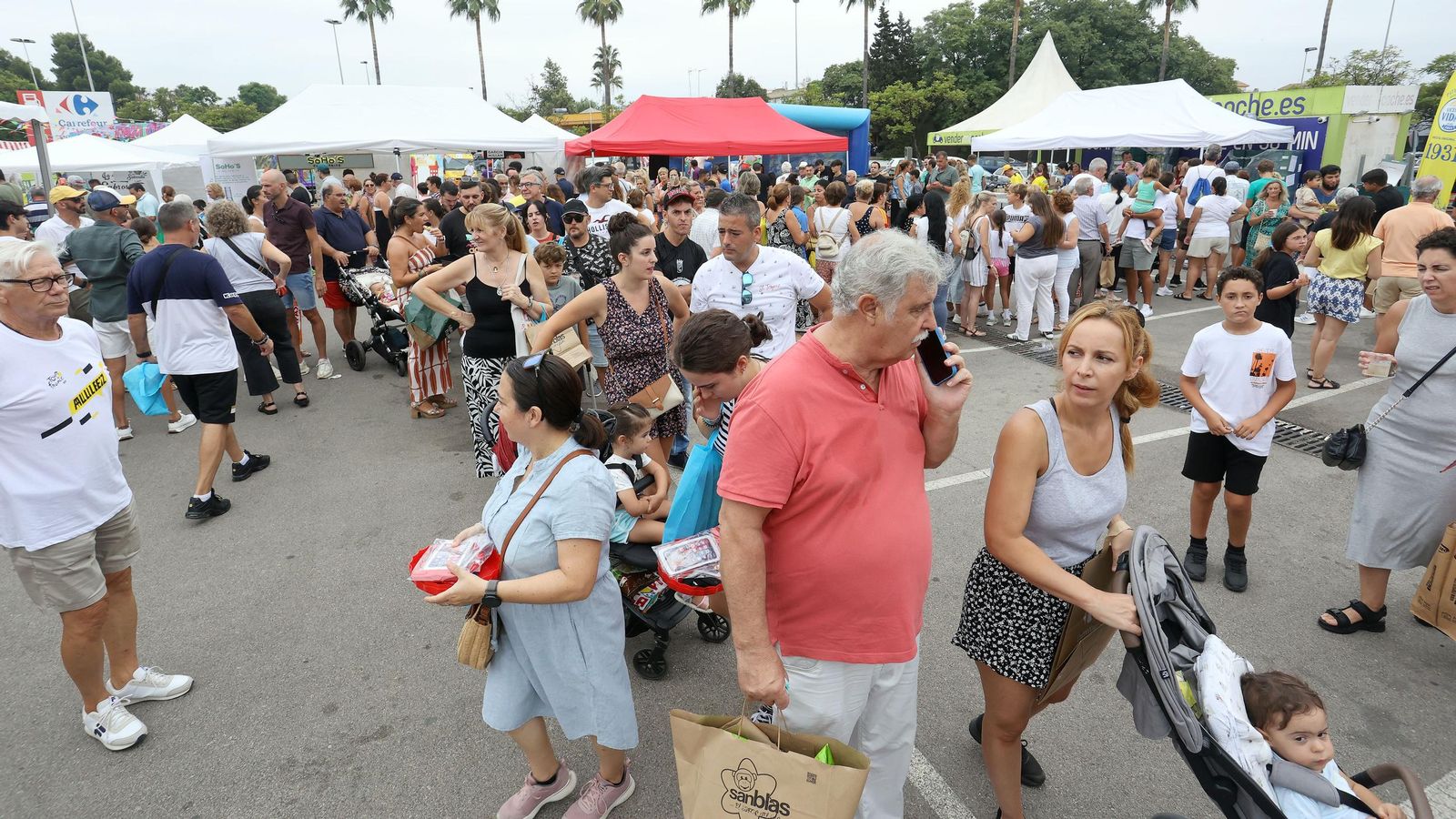 Así fue la salida de la Vuelta España desde Carrefour Sur en Jerez