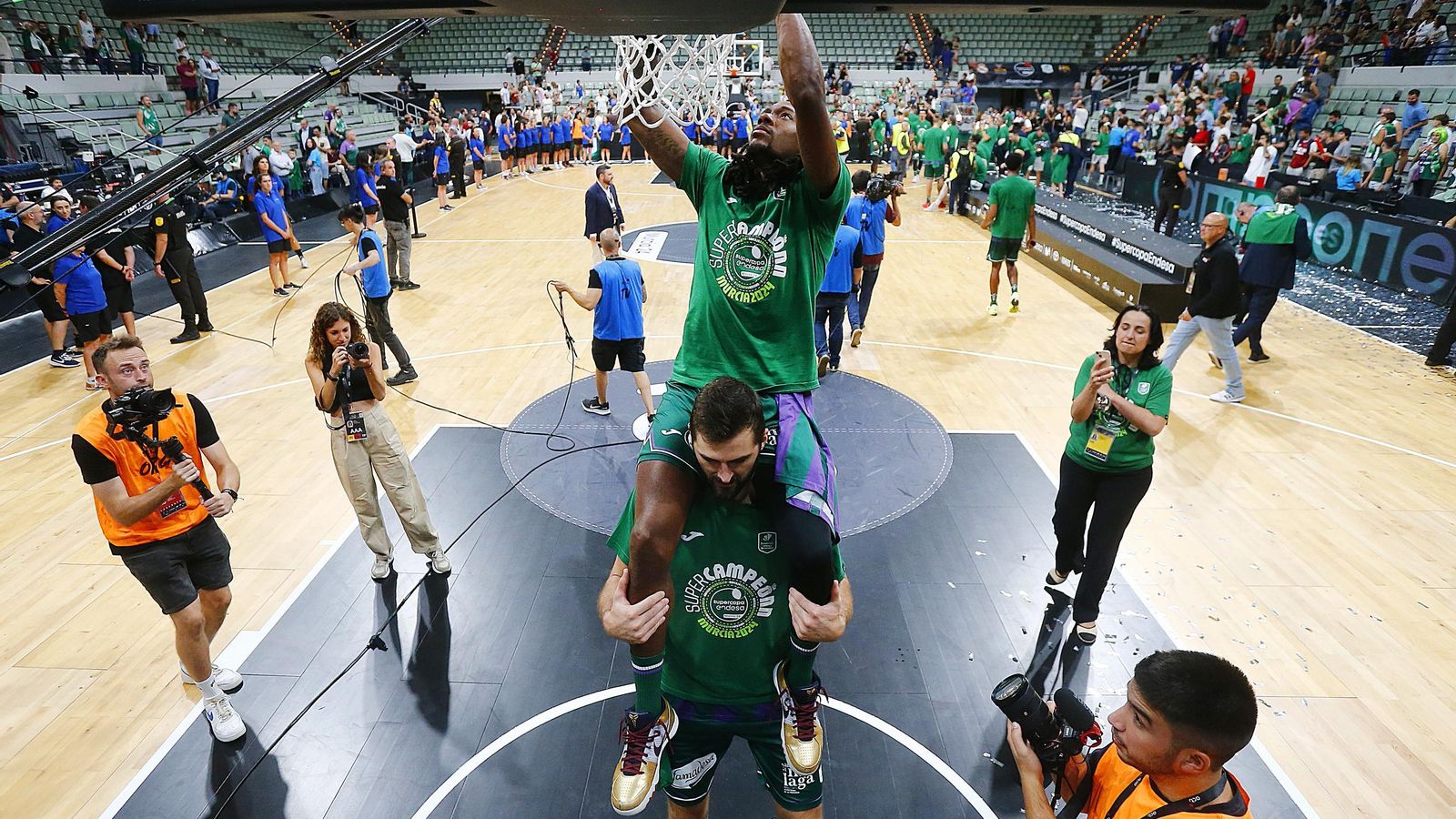 El Real Madrid - Unicaja, final de la Supercopa, en fotos