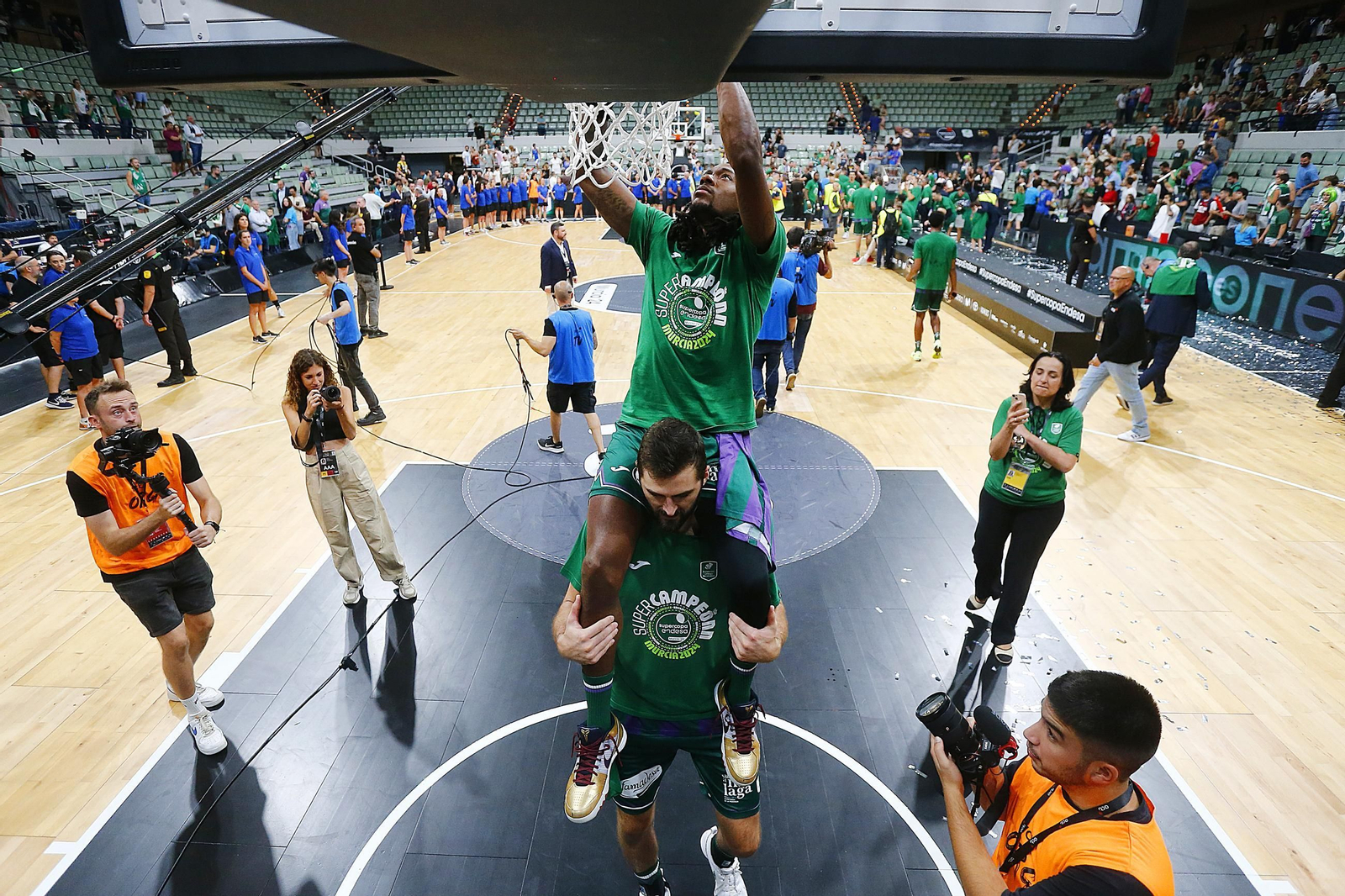 El Real Madrid - Unicaja, final de la Supercopa, en fotos