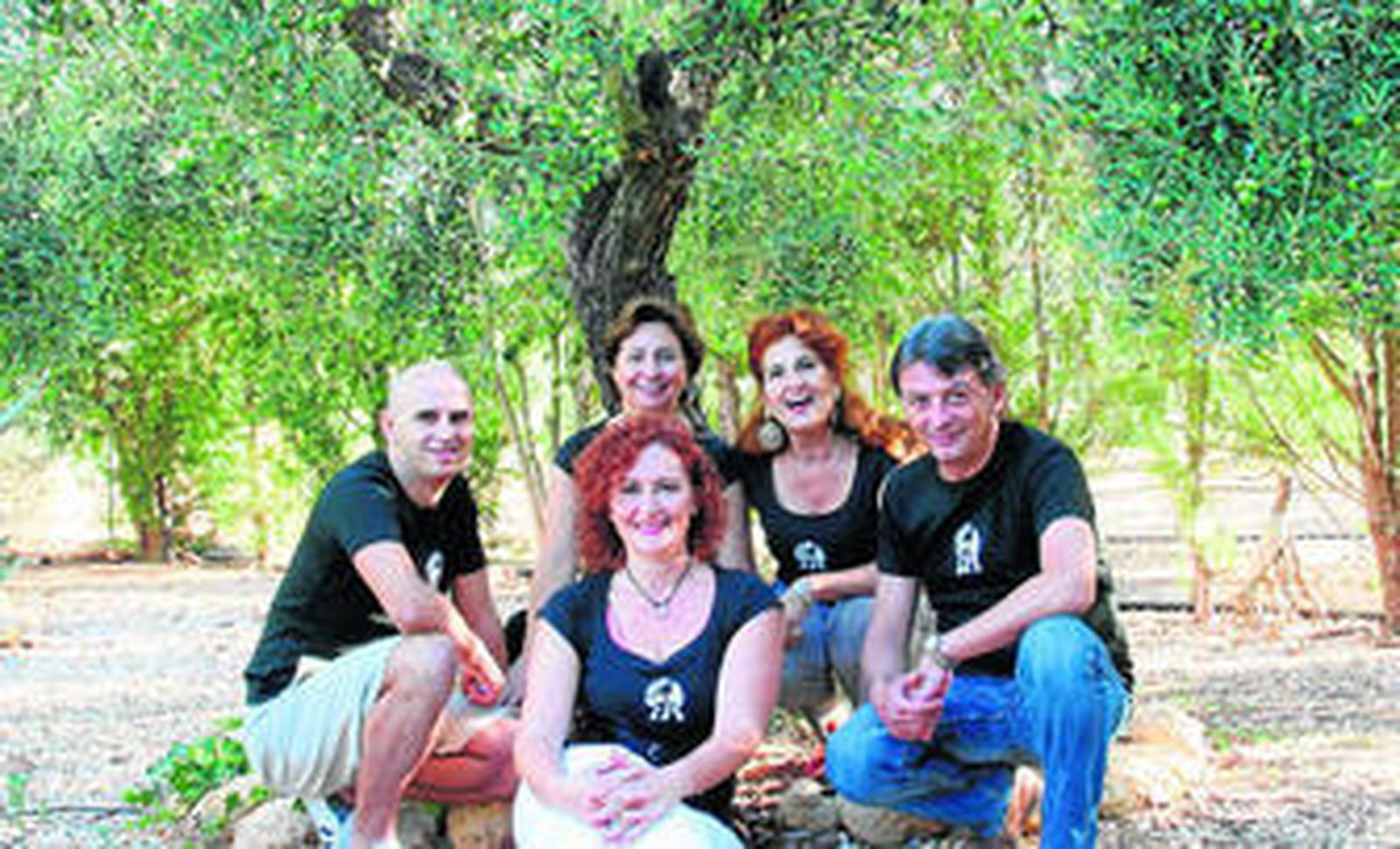 En la imagen, el equipo docente de la Escuela Andaluza de Arte Floral Luis López Barreto (carretera Bormujos-Aznalcázar, kilómetro 10).
