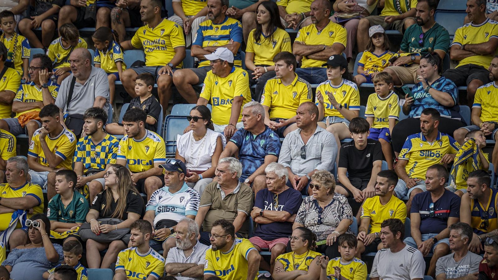 Búscate entre las fotos del partido de fútbol Cádiz CF - CD Tenerife de la Liga Hypermotion