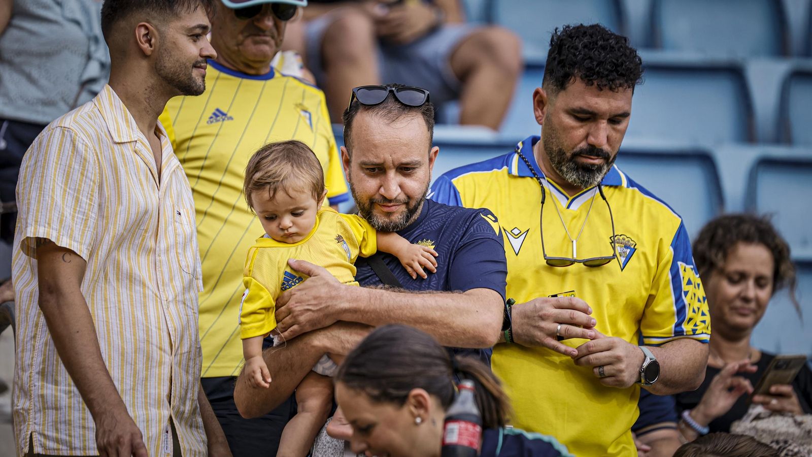 Búscate entre las fotos del partido de fútbol Cádiz CF - CD Tenerife de la Liga Hypermotion