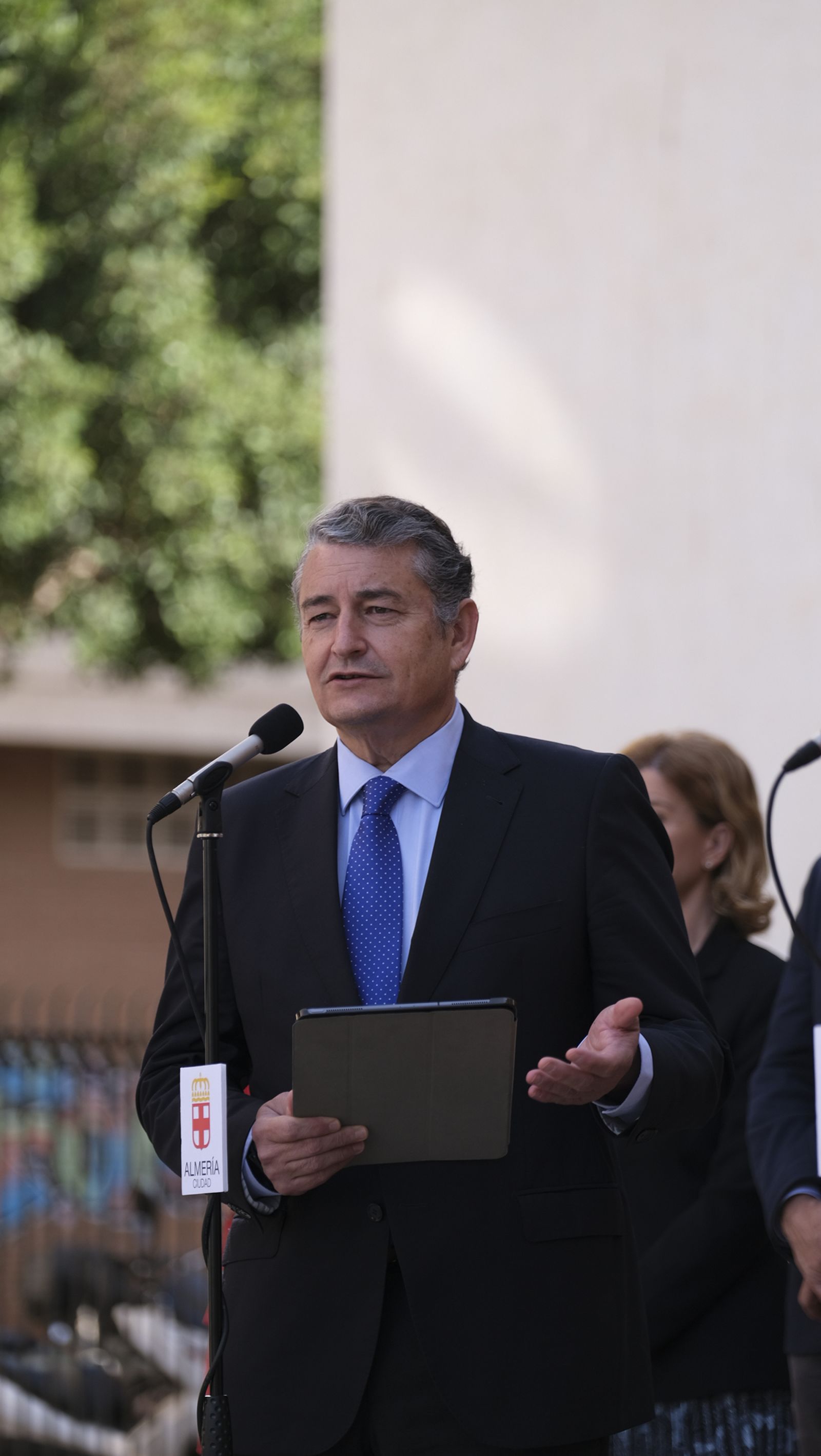 Imágenes de la visita del Consejero de Presidencia, Antonio Sanz, a la Alcaldía de Almería