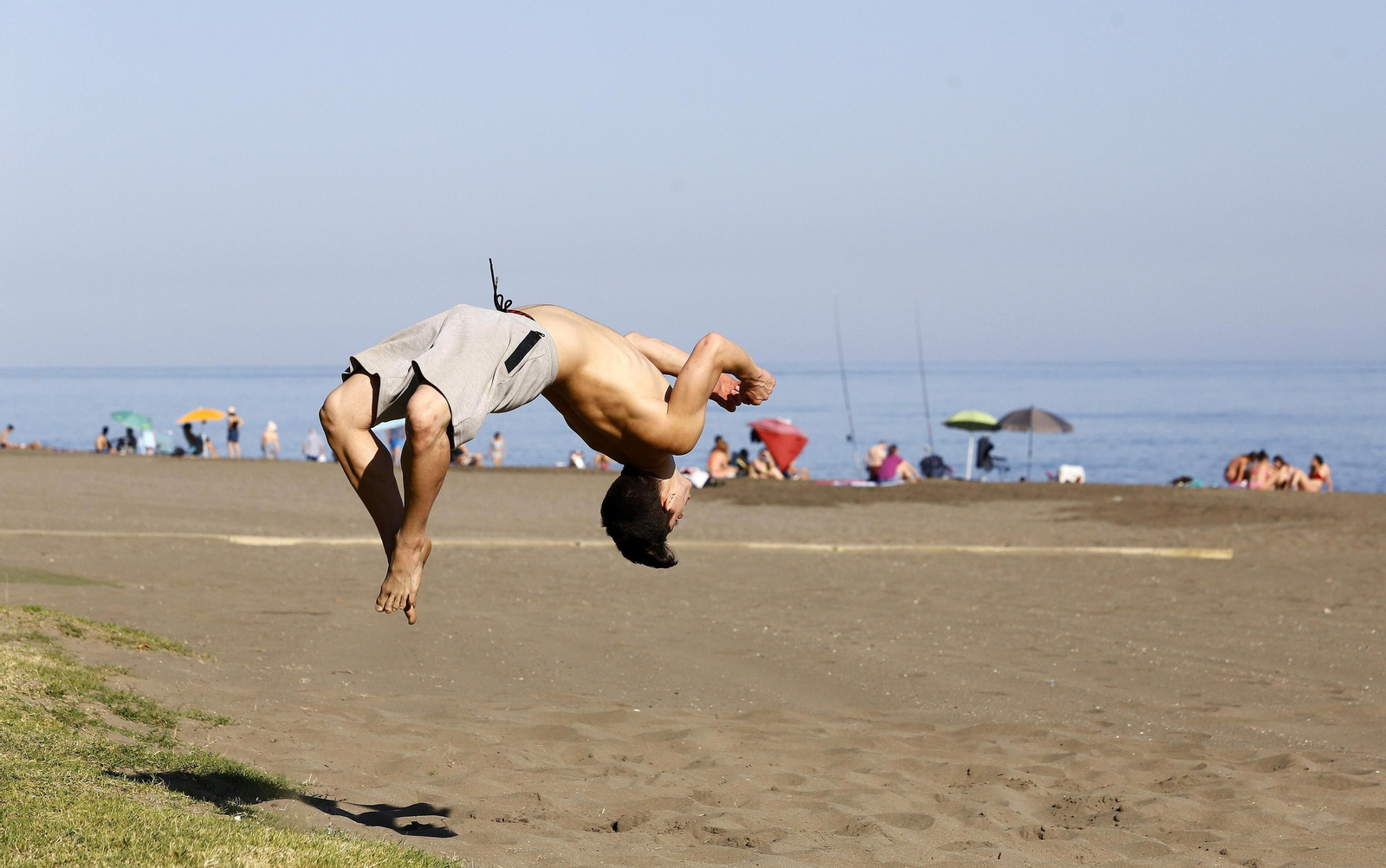 Fotos de las playas de Rincón de la Victoria: bandera verde a los bañistas