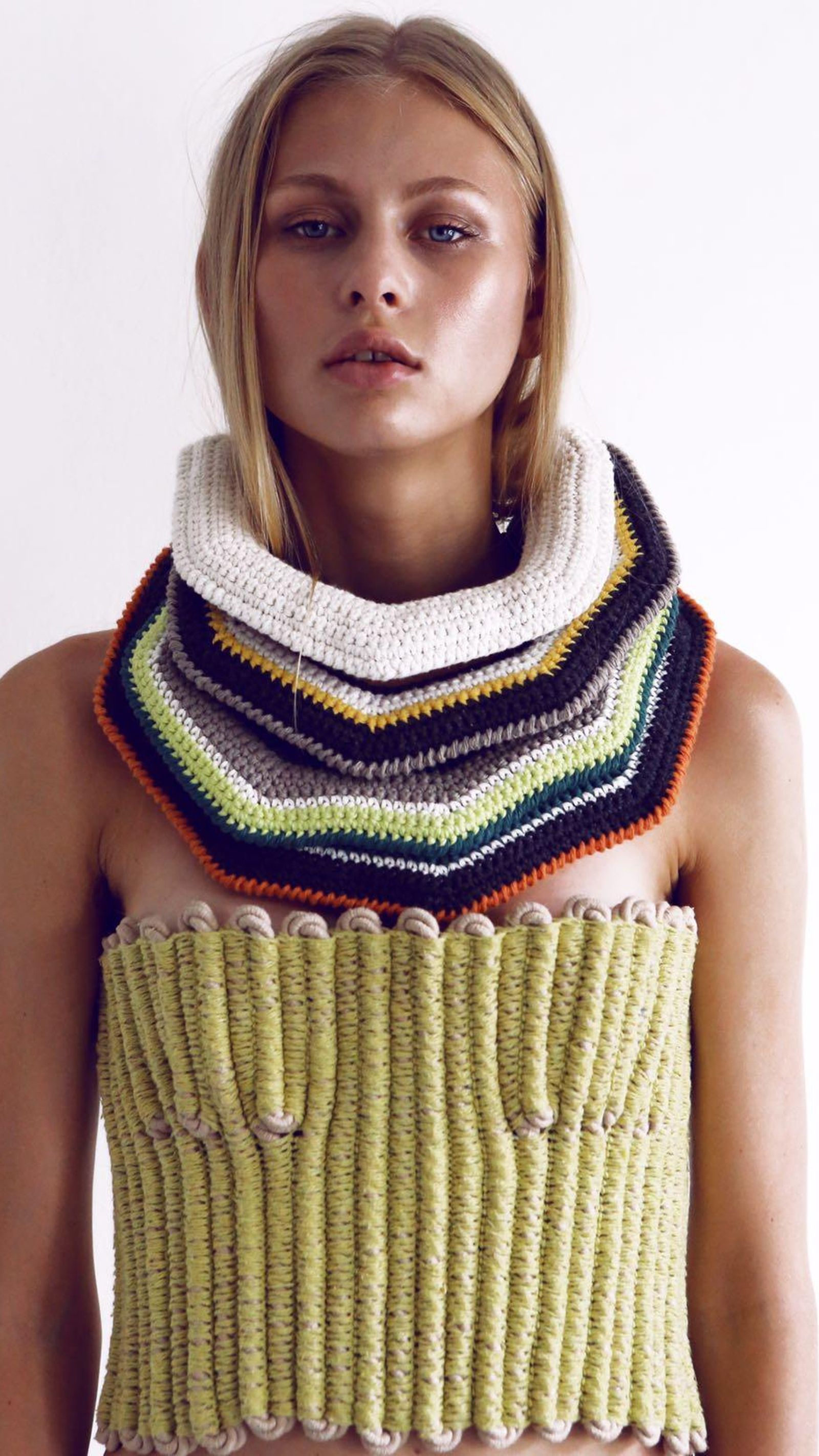 Top y collar de la firma Hilando el Tiempo.