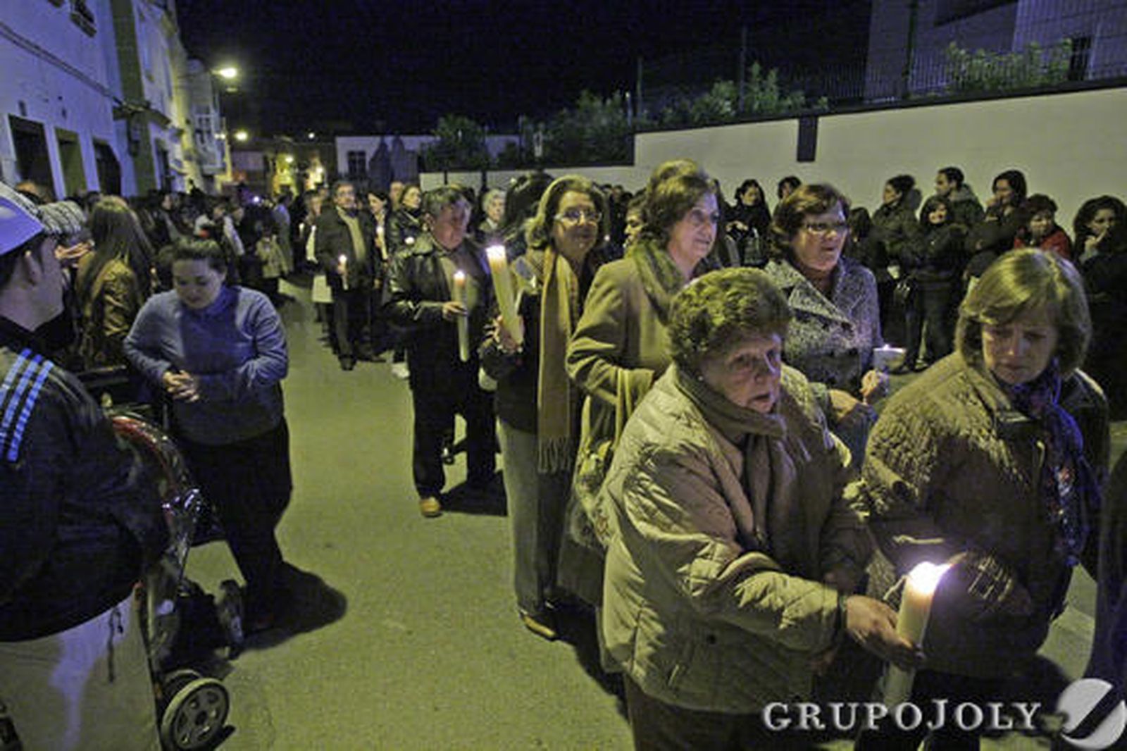 La imagen de Jesús Resucitado procesiona por las calles de Algeciras de madrugada, una novedad este año

Foto: J.M.Q./Erasmo Fenoy