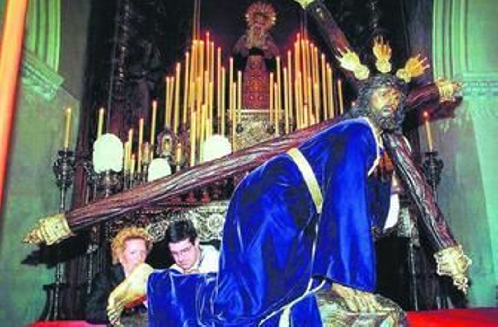 Jesús de la Salud en su Tres Caídas en un pasado besapies.