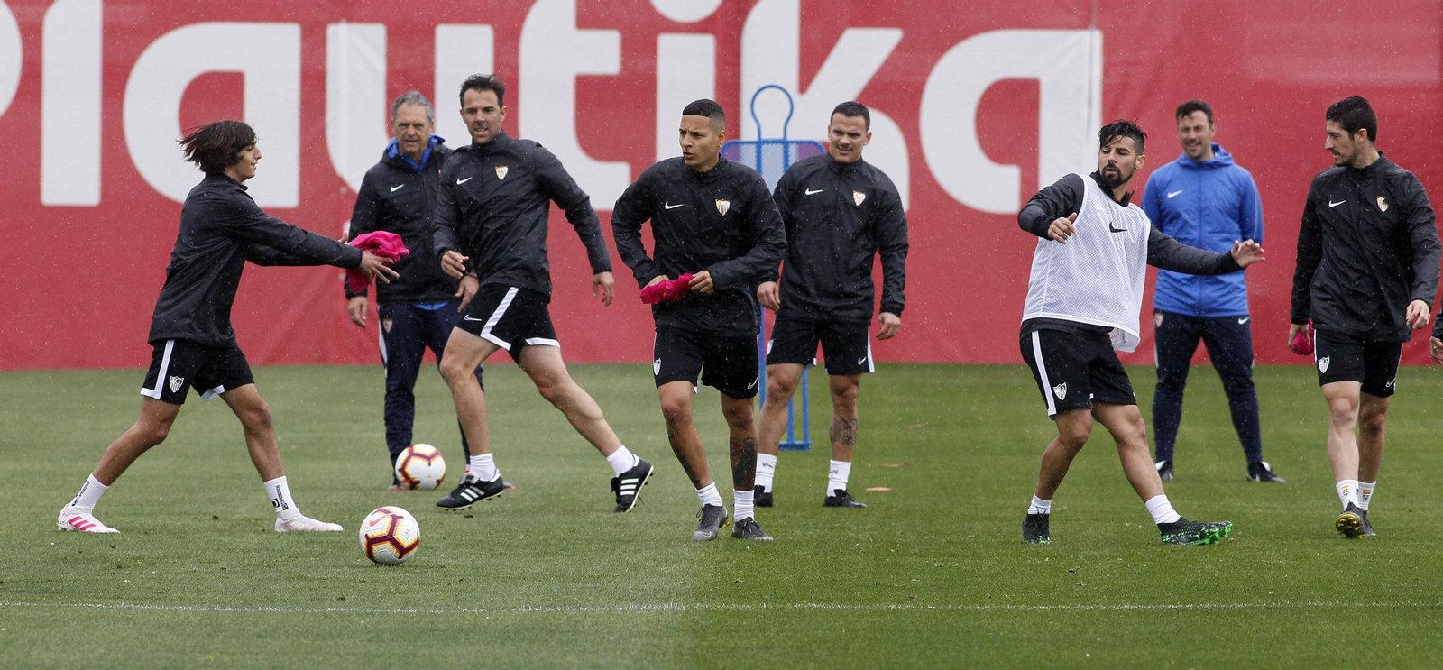 Primer entrenamiento del Sevilla FC tras anunciar Caparrós que tiene leucemia