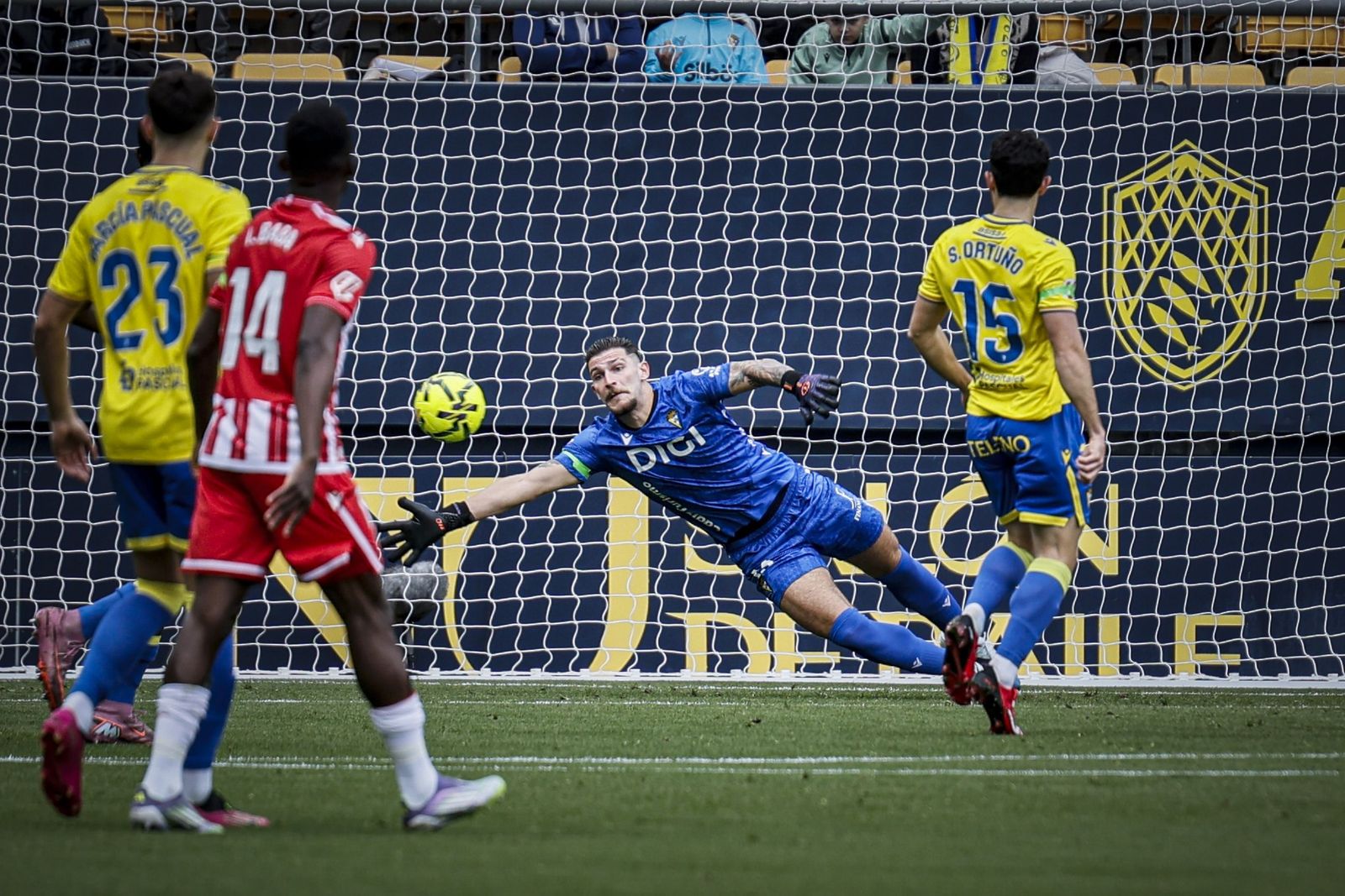 Búscate entre las imágenes del partido de fútbol Cádiz CF - UD Almería