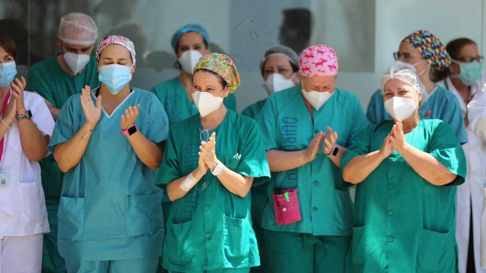 Sanitarios en el minuto de silencio