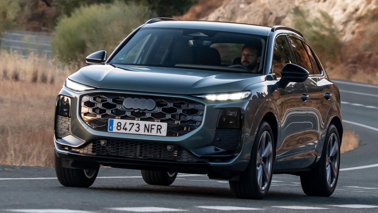 Hay modelos parecidos más ágiles y otros más confortables, pero el Q3 mantiene un impecable equilibrio que le permite ser convincente para practicamente cualquier conductor.