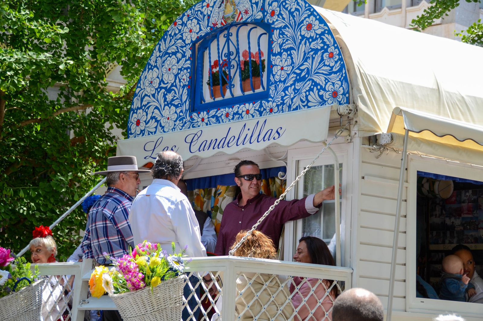 La salida de la Hermandad del Rocío de Granada, en imágenes