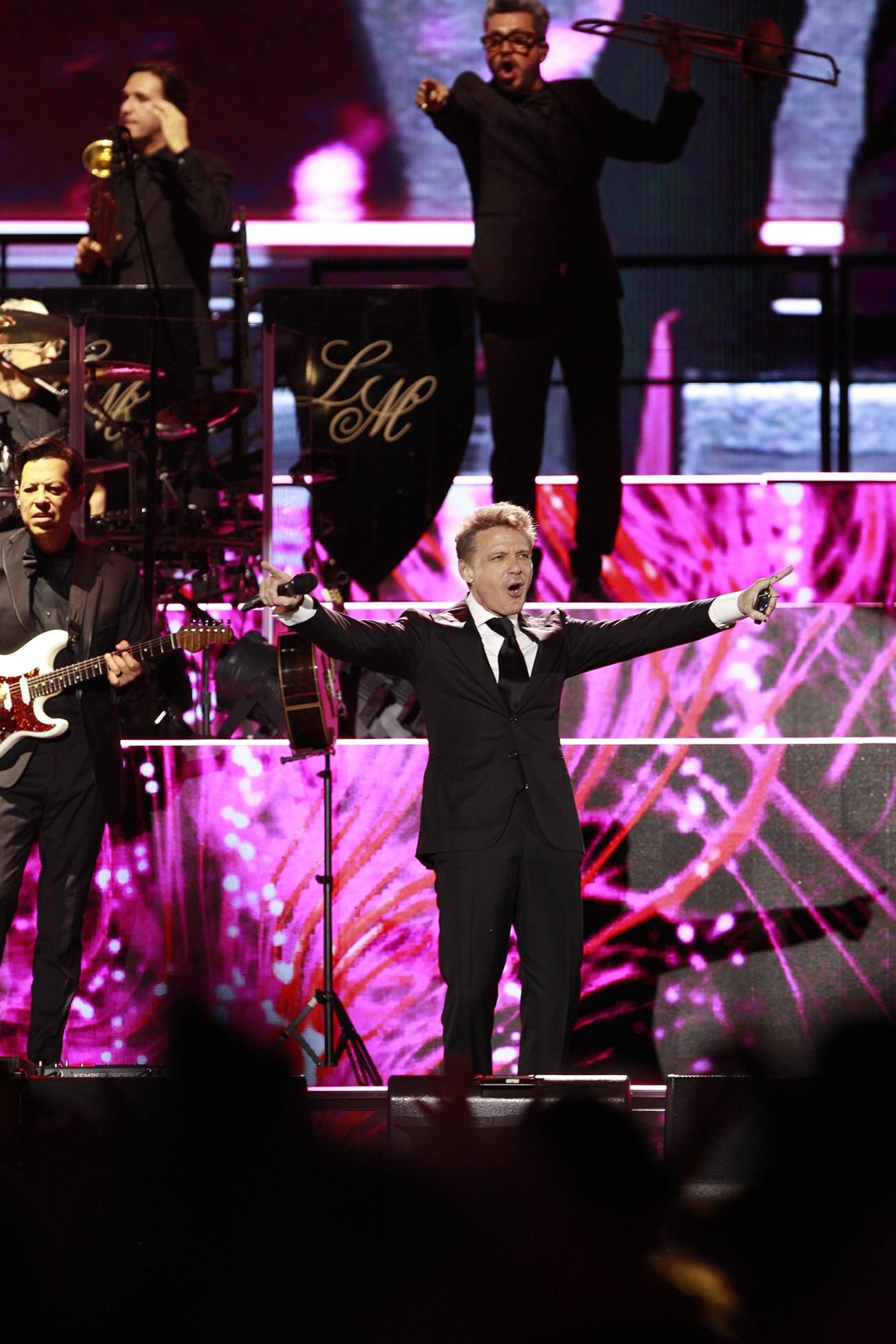 Luis Miguel encandila en su concierto de Roquetas de Mar, en imágenes