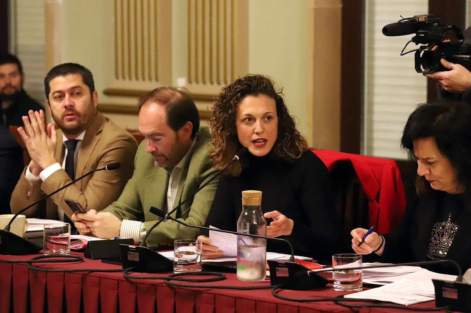 Imágenes del pleno del Ayuntamiento de Huelva