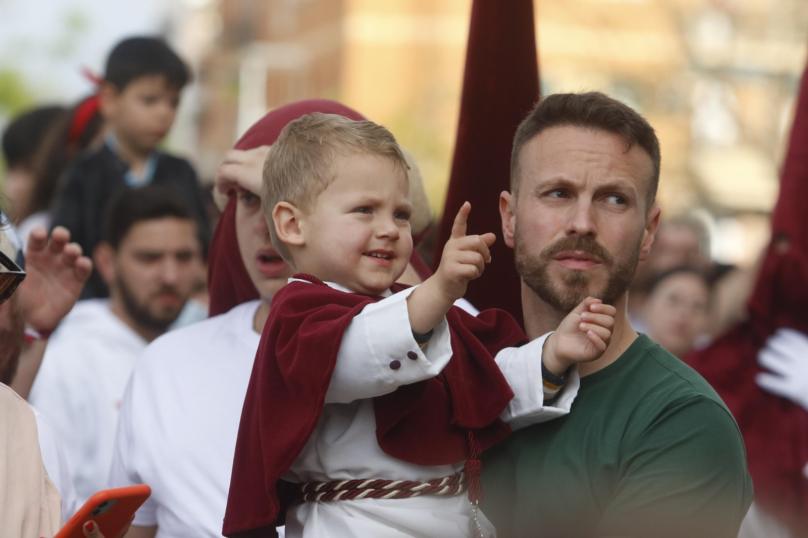 Lunes Santo en Córdoba: La procesión de la Vera-Cruz, en imágenes
