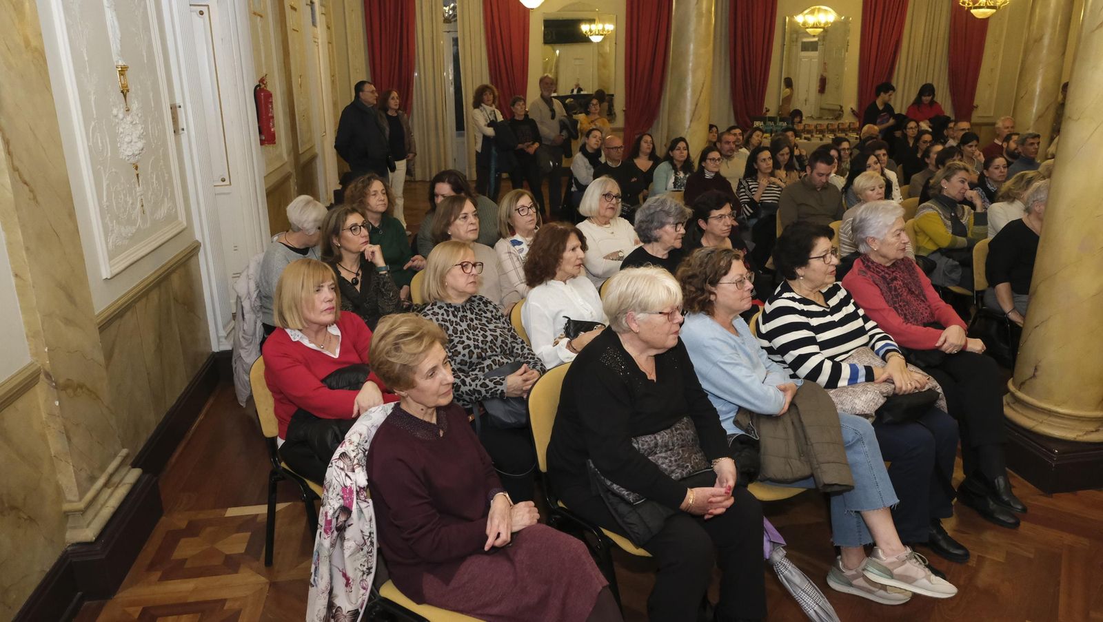 Imágenes del Diario de los Libros con la finalista del Premio Planeta 2024, Beatriz Serrano