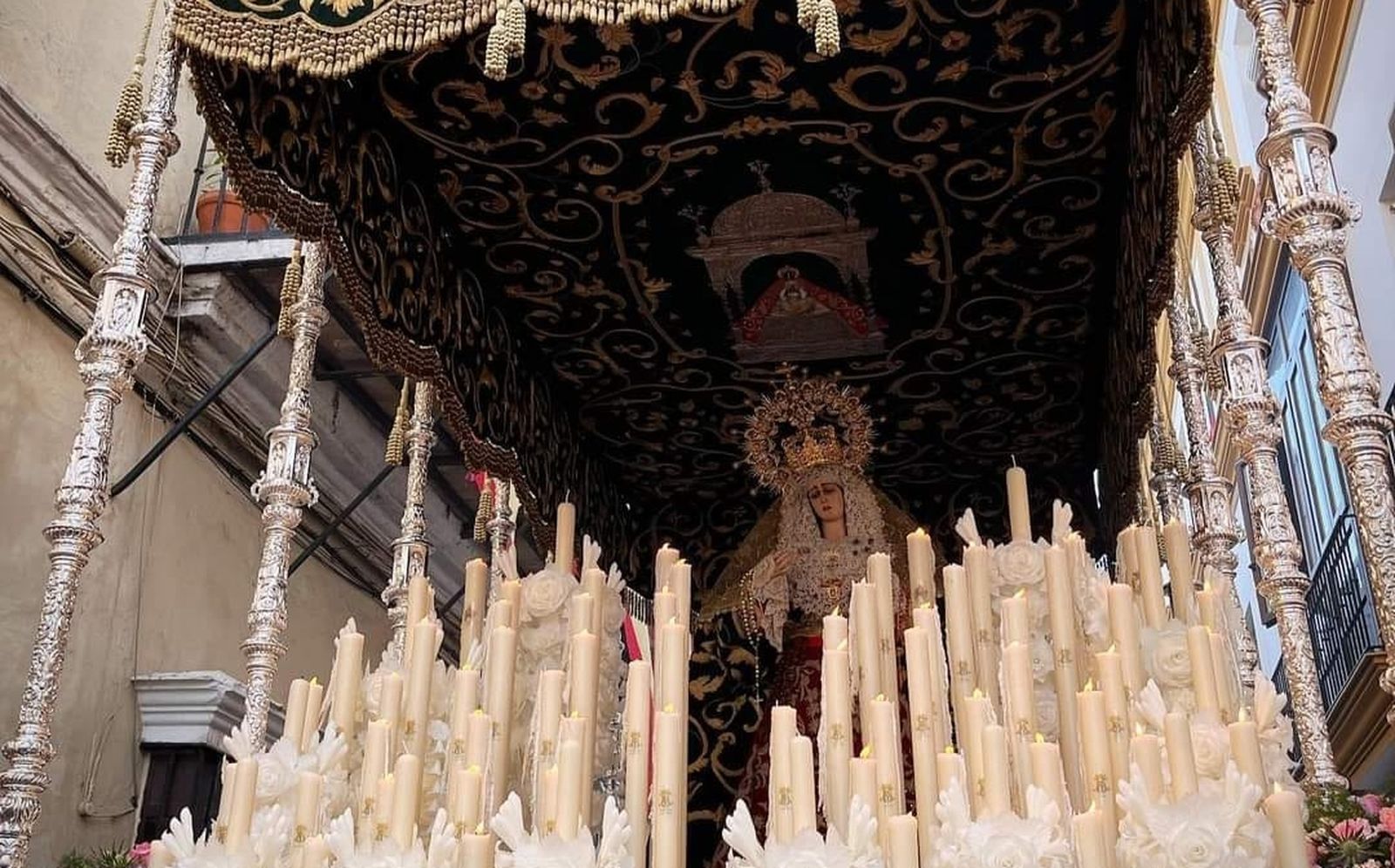 El paso de María Santísima de la Esperanza Coronada de Sanlúcar.