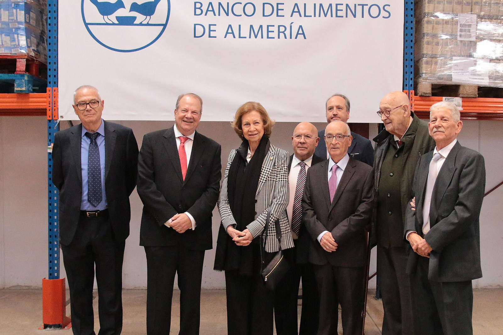 La Reina Sofía visita el Banco de Alimentos de Almería