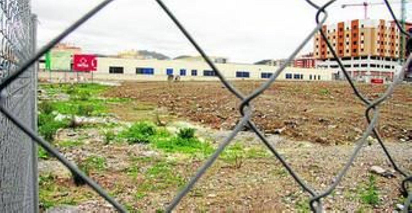 Parcela en la que está previsto construir el módulo de Primaria del CEIP Nuevo Teatinos.