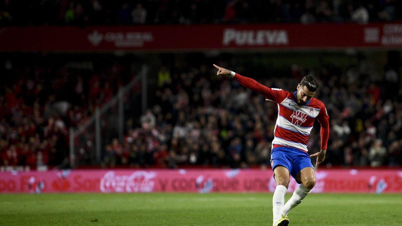 Vadillo aún no ha renovado su contrato con el Granada CF, que expira el 30 de junio.