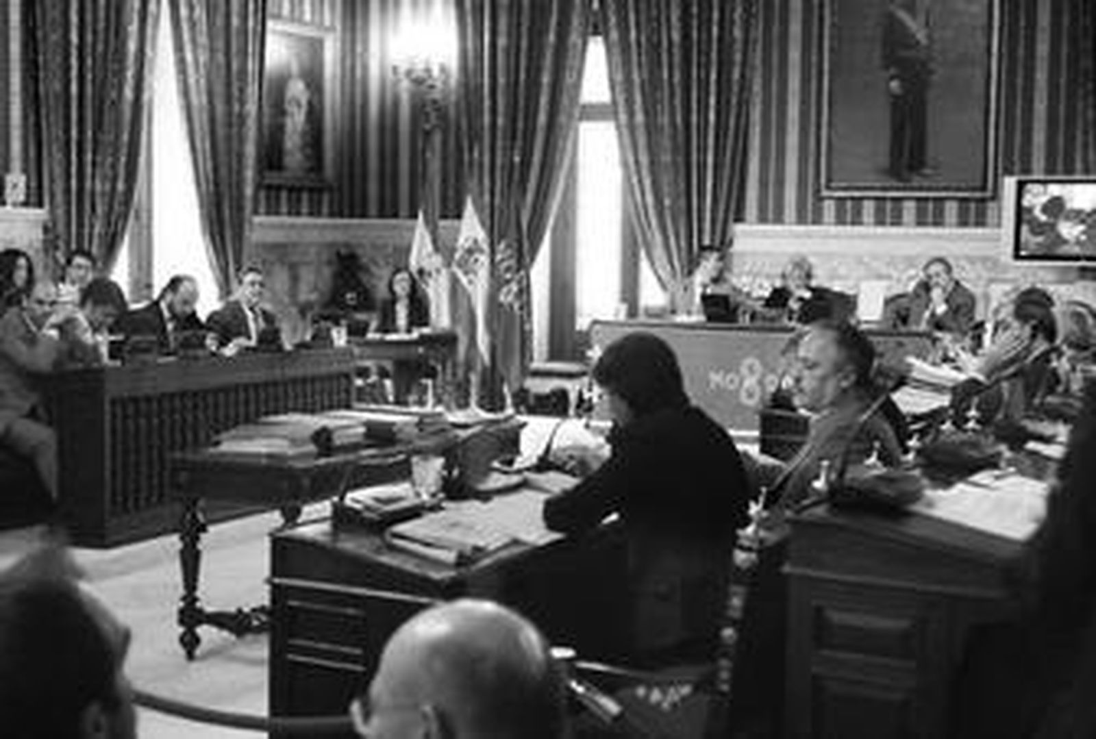 Panorámica del Salón Colón  durante la sesión plenaria celebrada ayer en el Ayuntamiento de Sevilla.