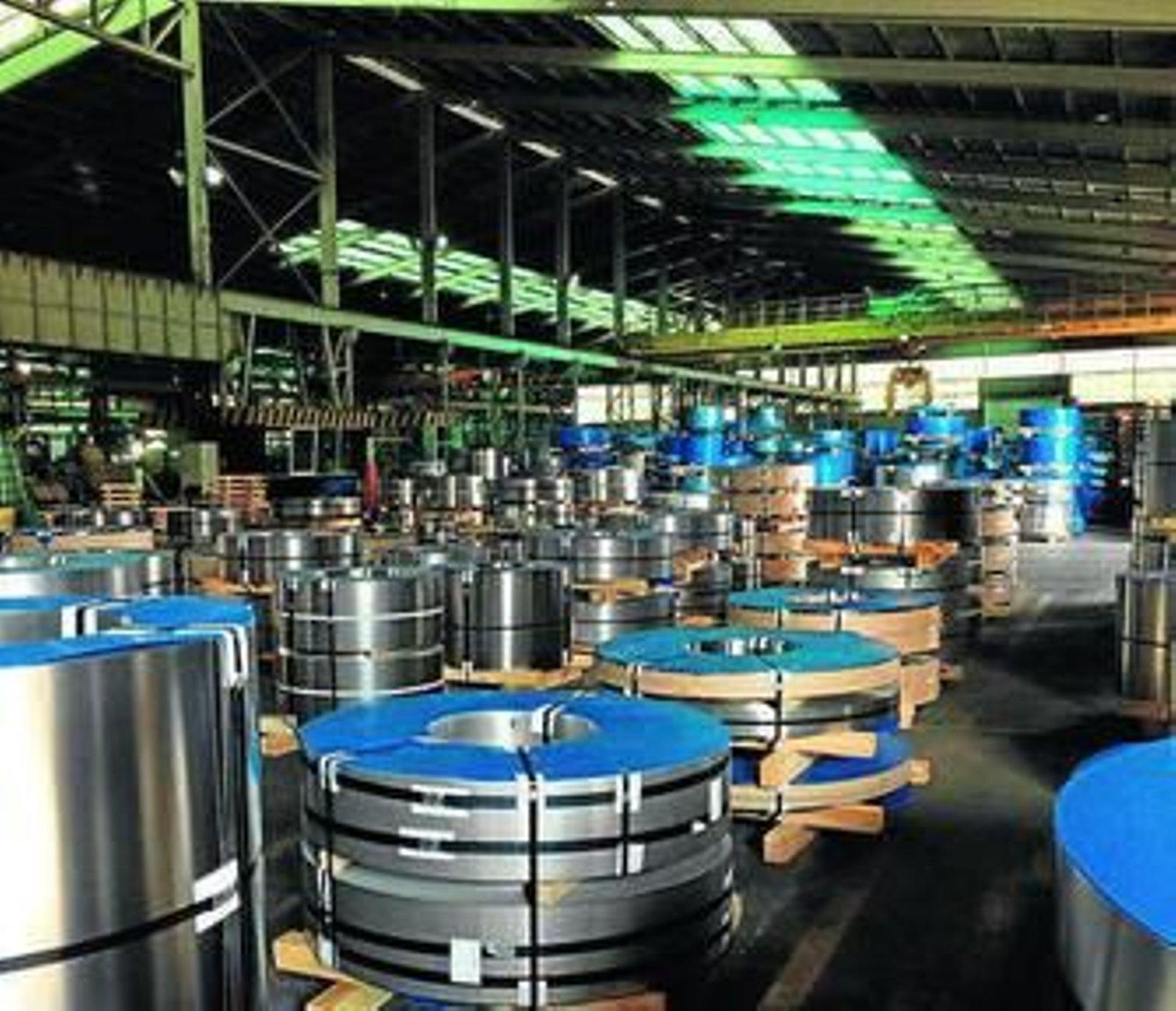 Bobinas de acero listas para su expedición, en la factoría de Palmones.