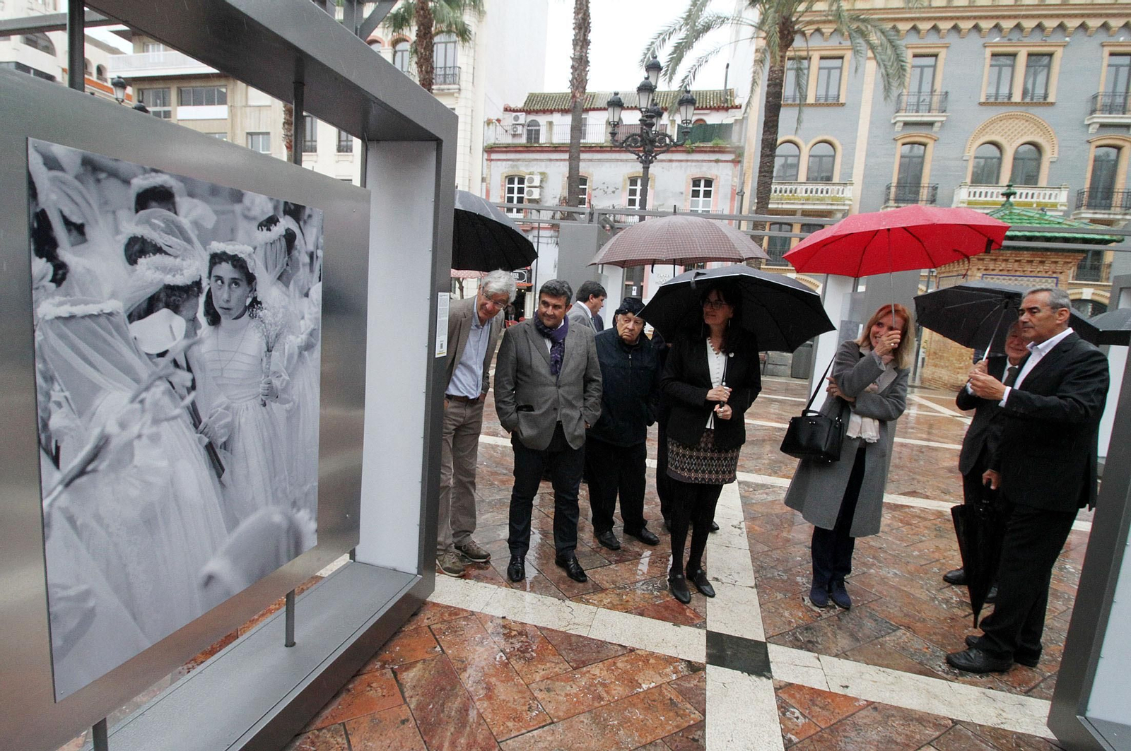 Latitudes, inauguración de la exposición colectiva en la Plaza de Las Monjas en imágenes