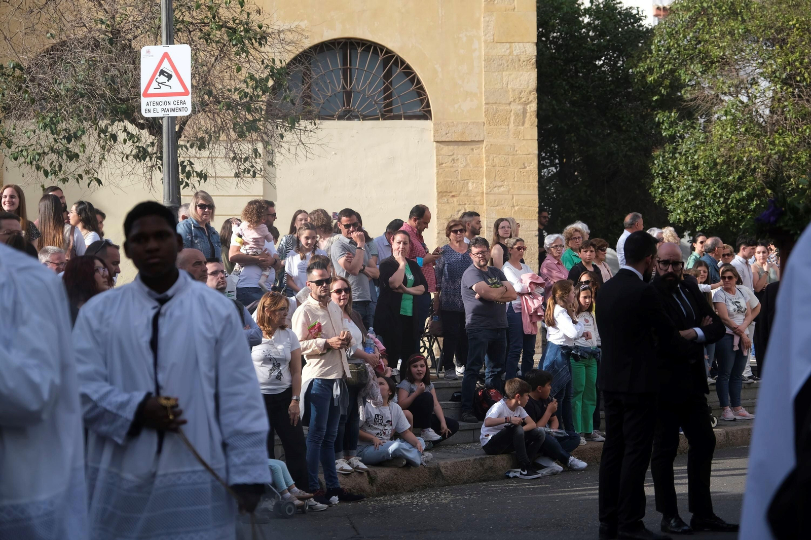 Martes Santo en Córdoba: la procesión de la Universitaria, en imágenes