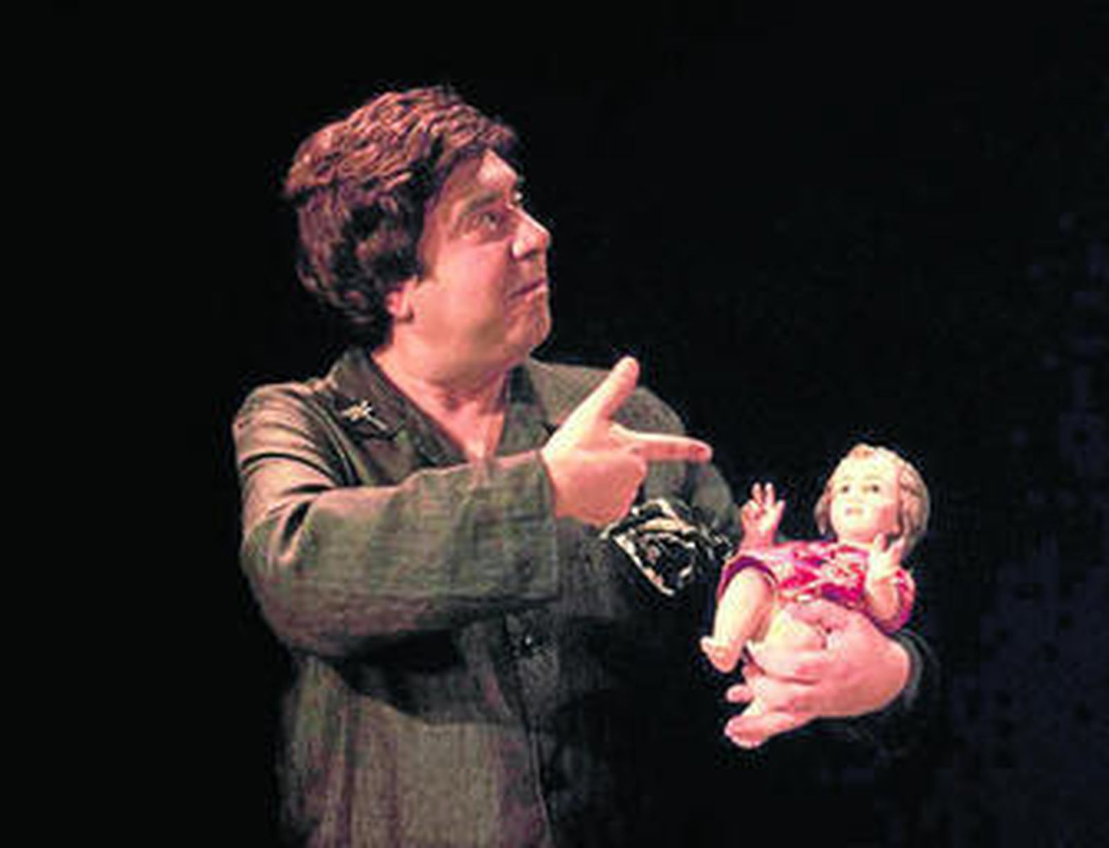 El actor gaditano Ramón Rivero, en una escena de la versión teatral de 'Madre amadísima'.