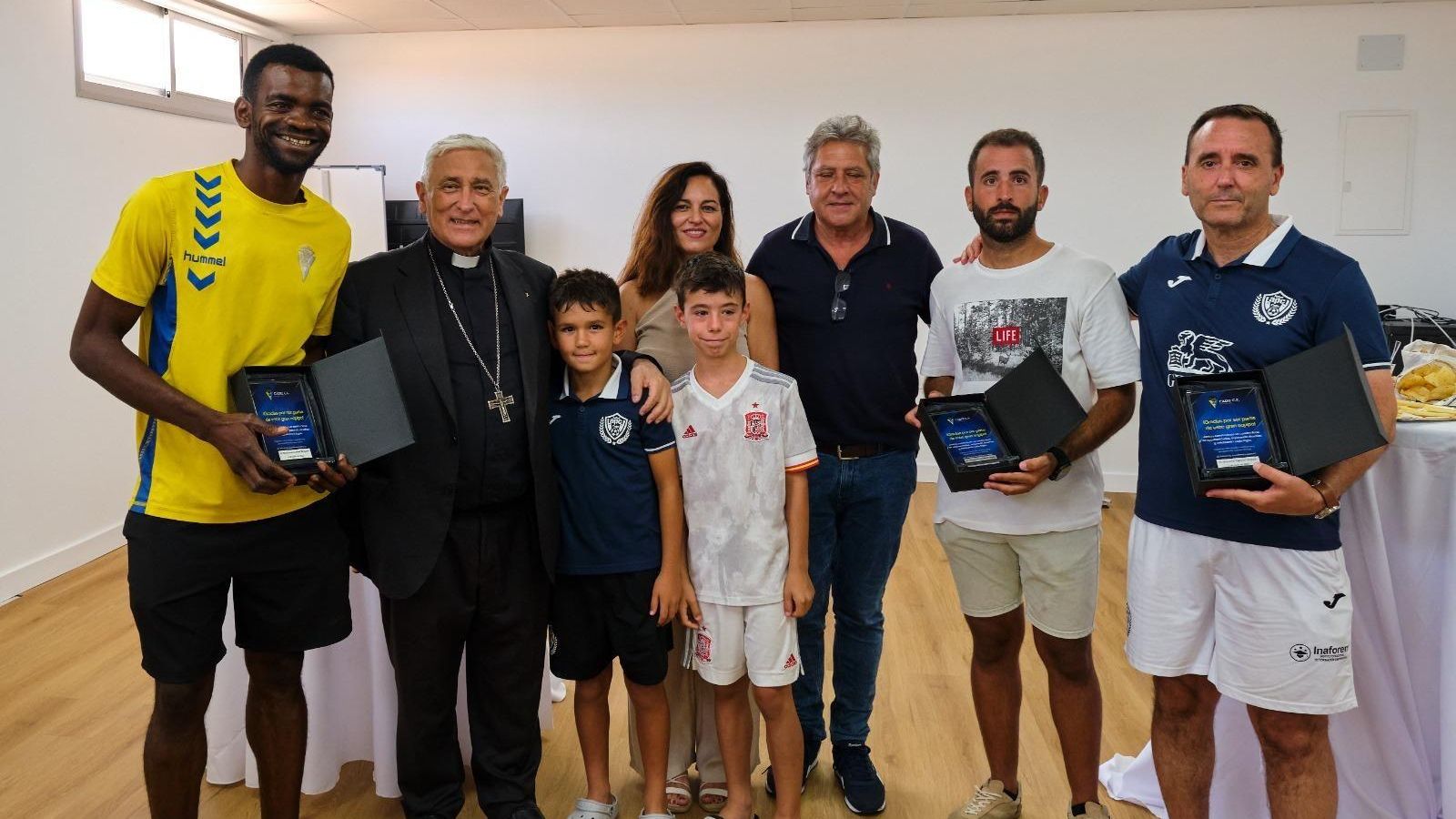 Thomas de Tierra de Todos, Rafael Zornoza, Pepe Mata, Montserrat Medina, Jesús Estrada y David Doña. Thomas de Tierra de Todos, Rafael Zornoza, Pepe Mata, Montserrat Medina, Jesús Estrada y David Doña.
