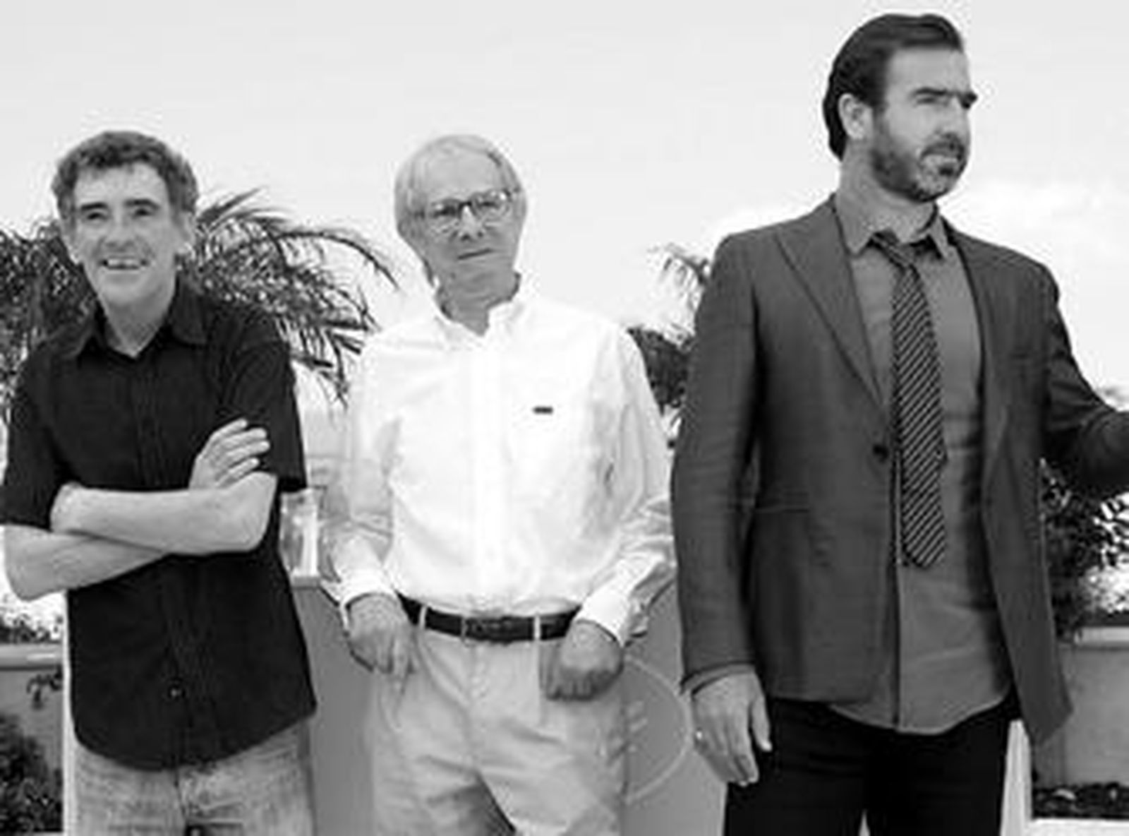 Ken Loach posa junto al ex futbolista francés Eric Cantona.