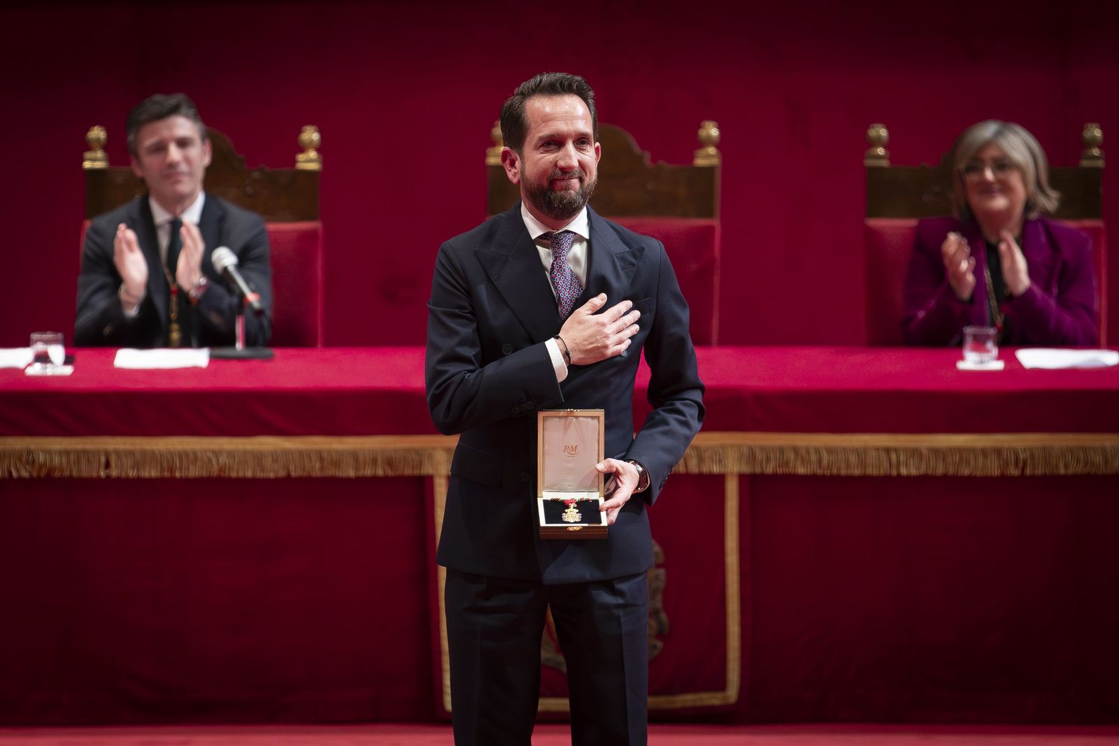 Berdonés al recoger la Medalla de Oro de parte del Ayuntamiento.
